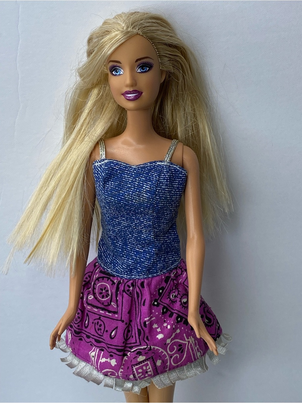 Vintage Mattel Early 2000s Y2K Fashion Fever
Barbie Doll Glitter Lips -Redressed